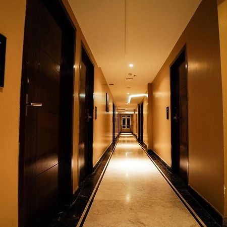 Cliff Embassy Banquet And Suites Shimoga Ngoại thất bức ảnh