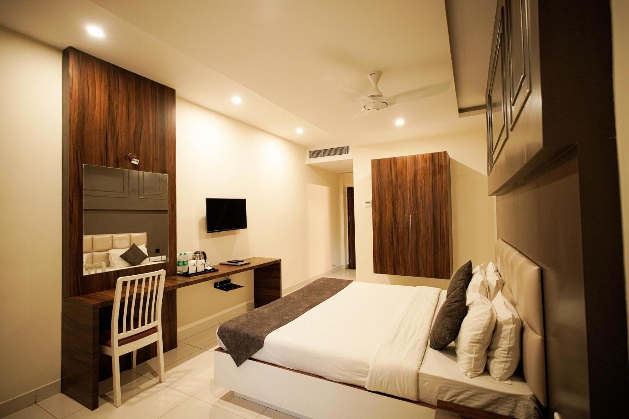 Cliff Embassy Banquet And Suites Shimoga Ngoại thất bức ảnh