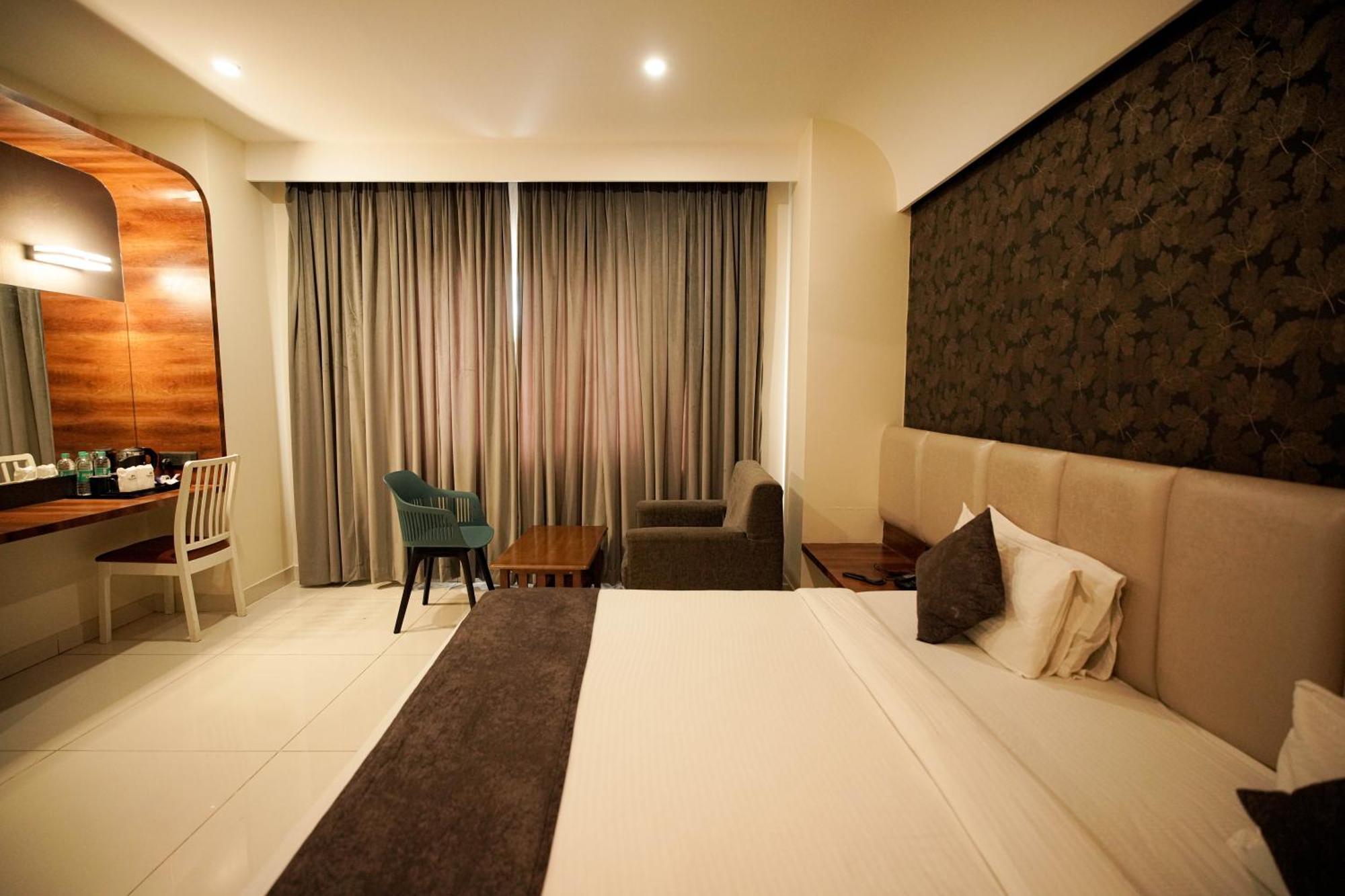 Cliff Embassy Banquet And Suites Shimoga Ngoại thất bức ảnh