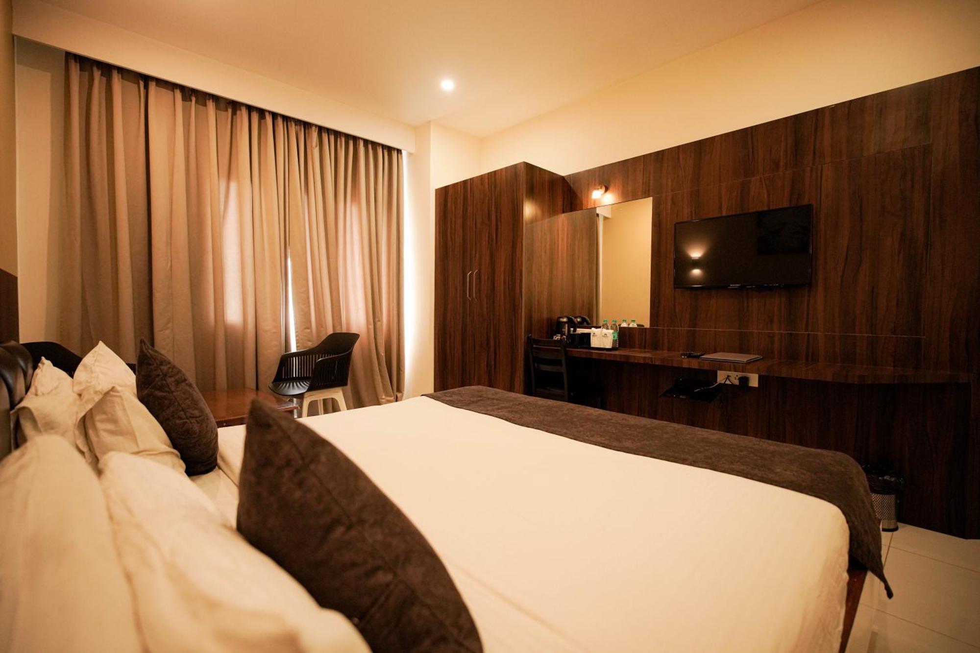 Cliff Embassy Banquet And Suites Shimoga Ngoại thất bức ảnh
