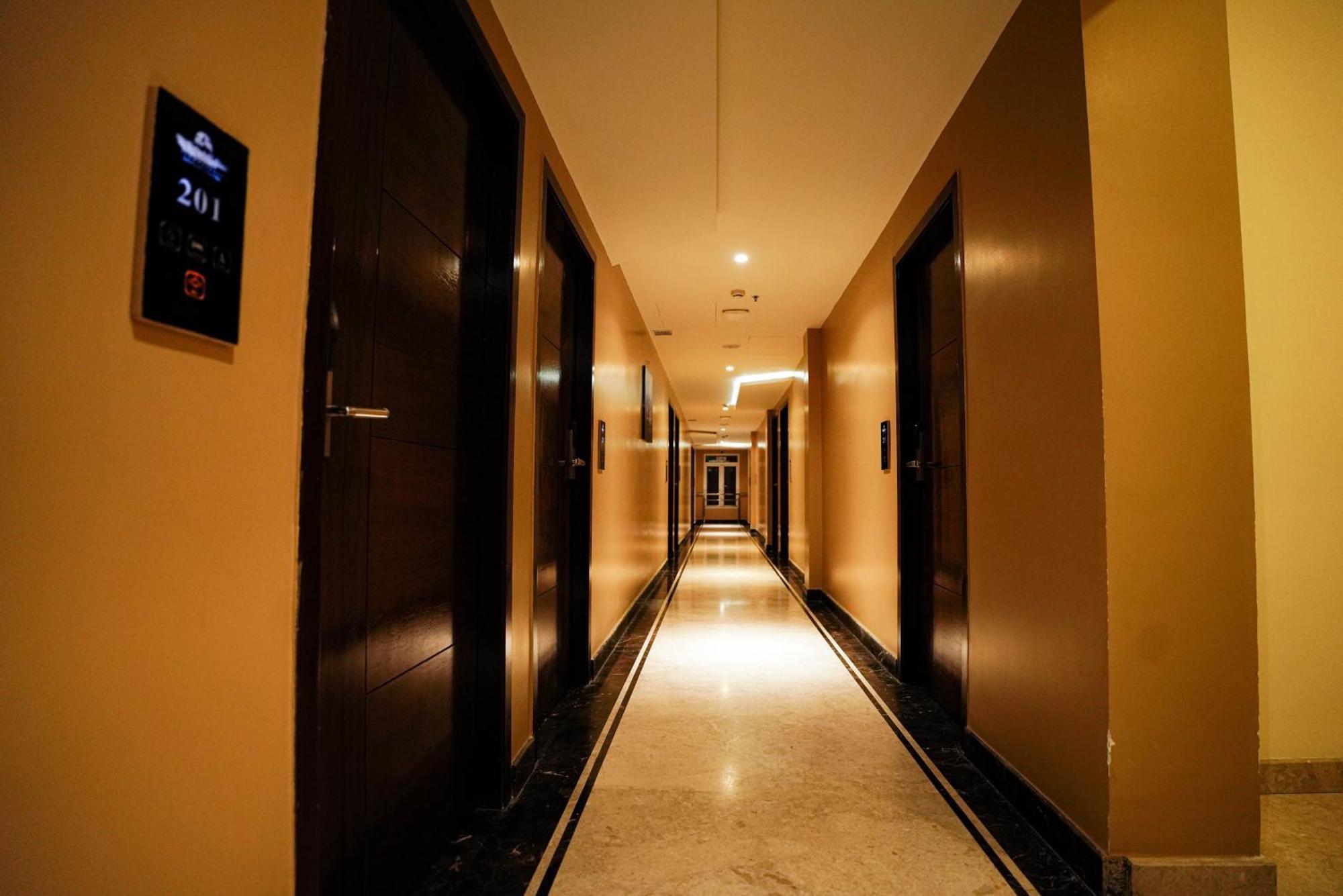 Cliff Embassy Banquet And Suites Shimoga Ngoại thất bức ảnh