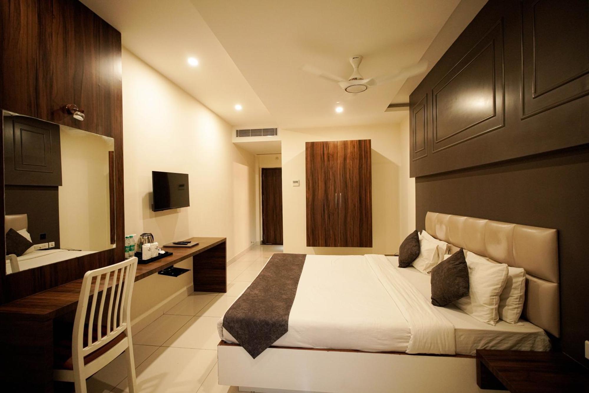 Cliff Embassy Banquet And Suites Shimoga Ngoại thất bức ảnh