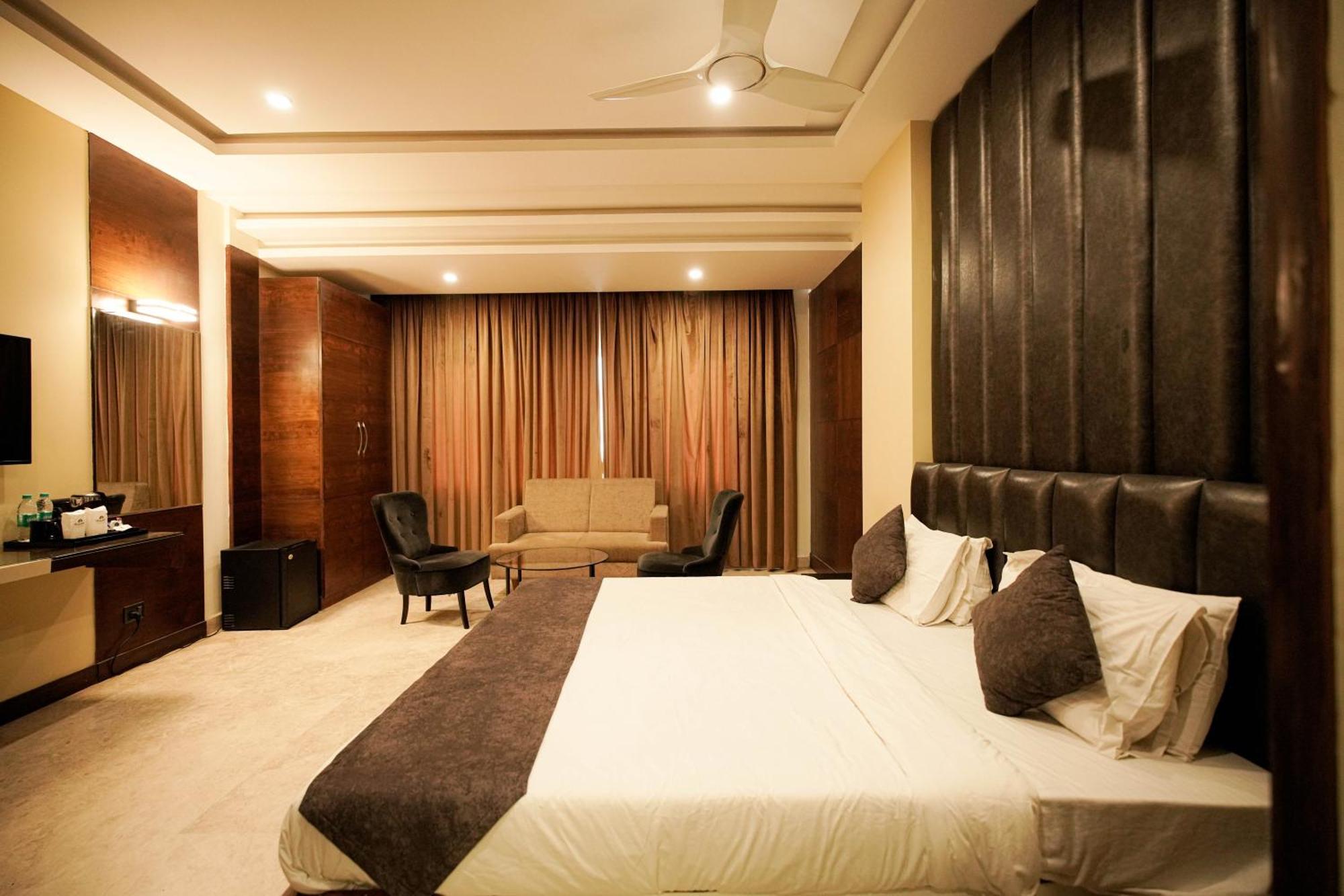Cliff Embassy Banquet And Suites Shimoga Ngoại thất bức ảnh