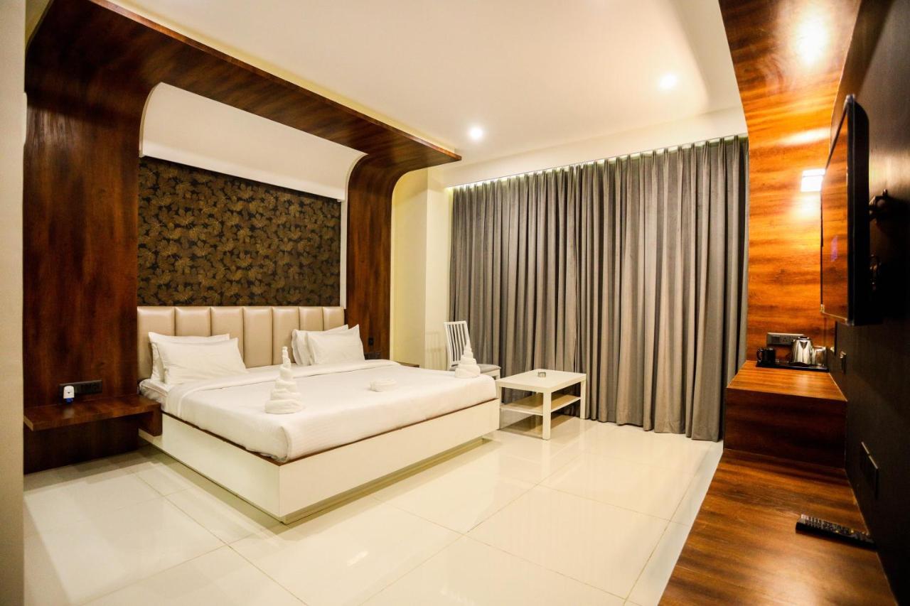 Cliff Embassy Banquet And Suites Shimoga Ngoại thất bức ảnh