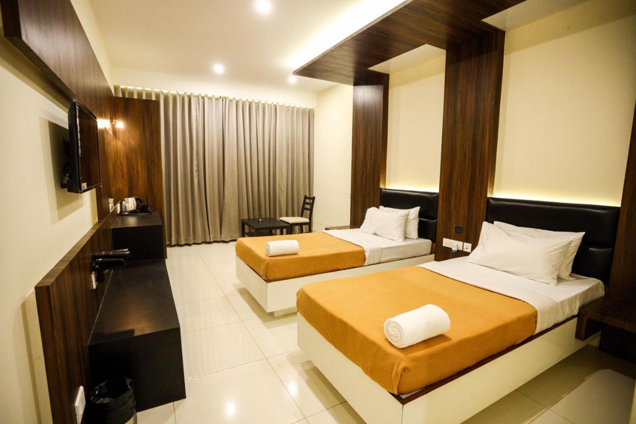 Cliff Embassy Banquet And Suites Shimoga Ngoại thất bức ảnh