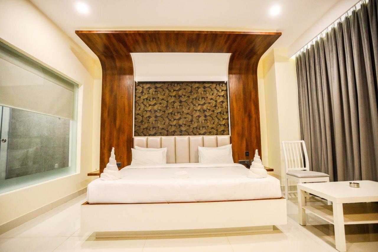 Cliff Embassy Banquet And Suites Shimoga Ngoại thất bức ảnh