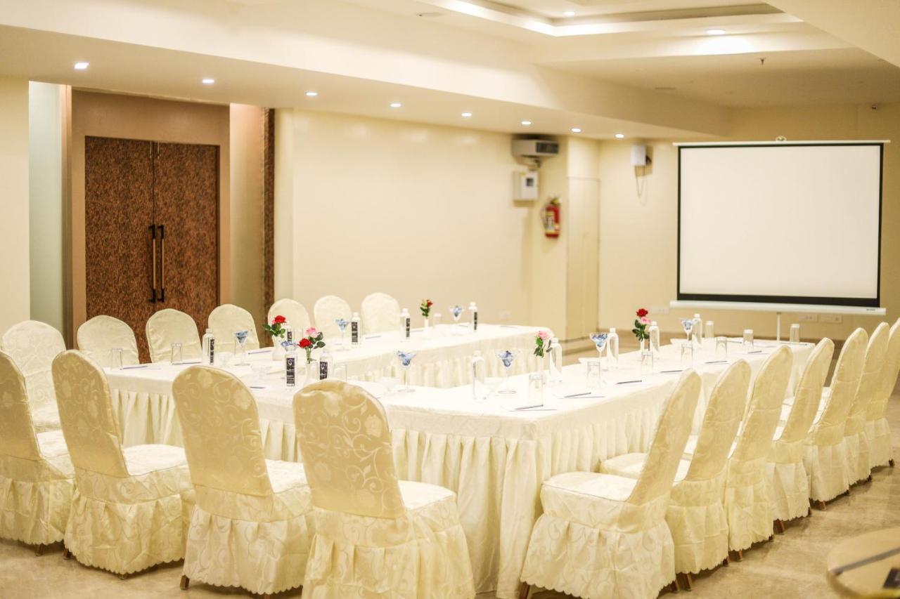 Cliff Embassy Banquet And Suites Shimoga Ngoại thất bức ảnh