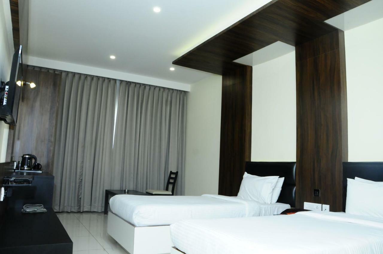 Cliff Embassy Banquet And Suites Shimoga Ngoại thất bức ảnh