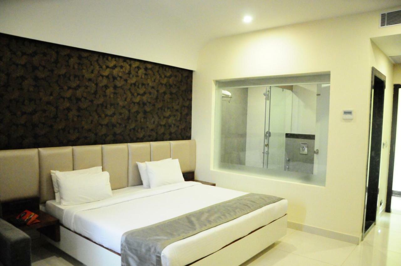 Cliff Embassy Banquet And Suites Shimoga Ngoại thất bức ảnh
