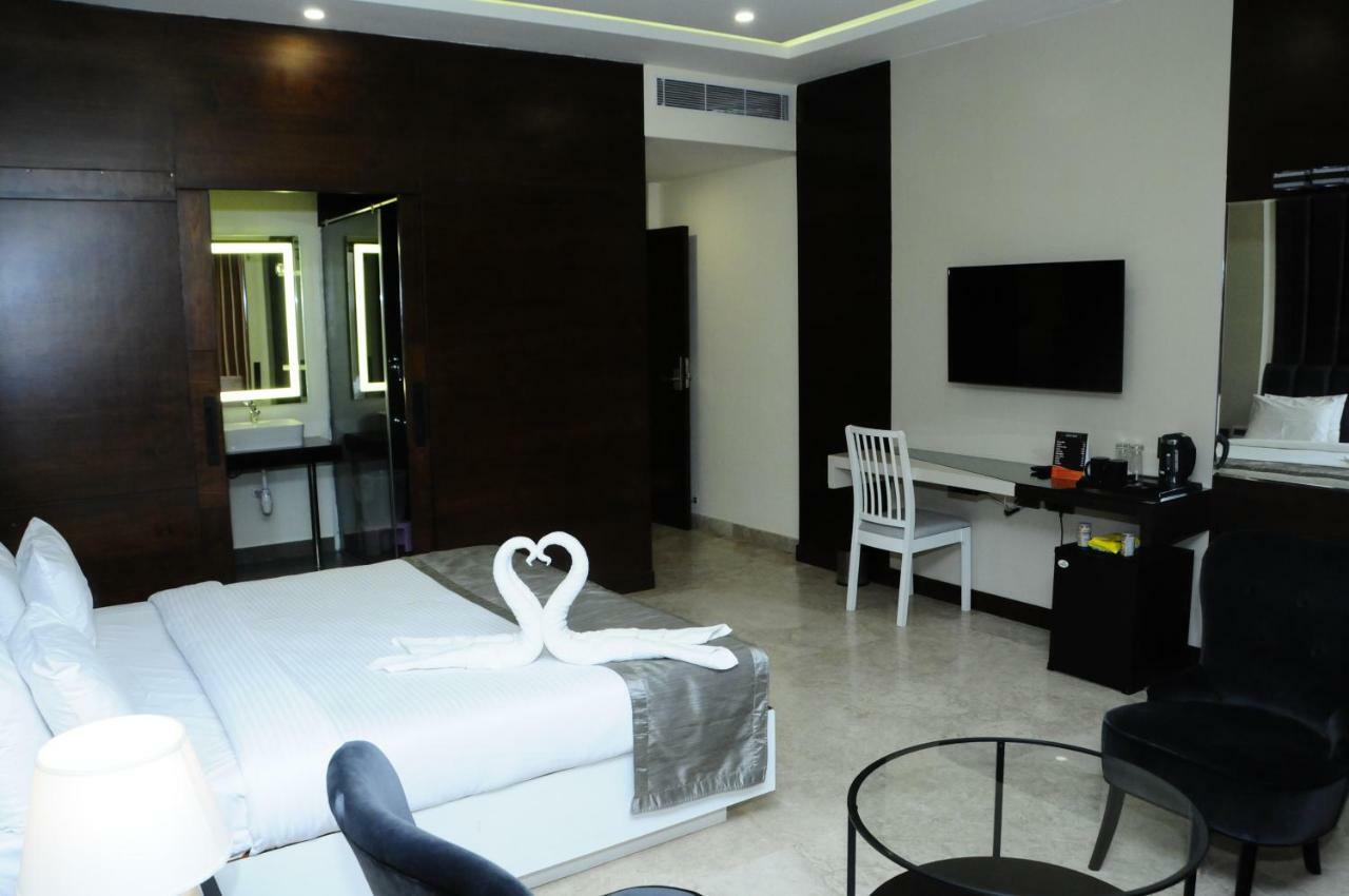 Cliff Embassy Banquet And Suites Shimoga Ngoại thất bức ảnh